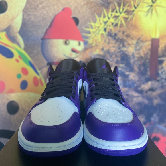 SOLD Men’s Jordan 1 Low court purple - Picture 3 of 5